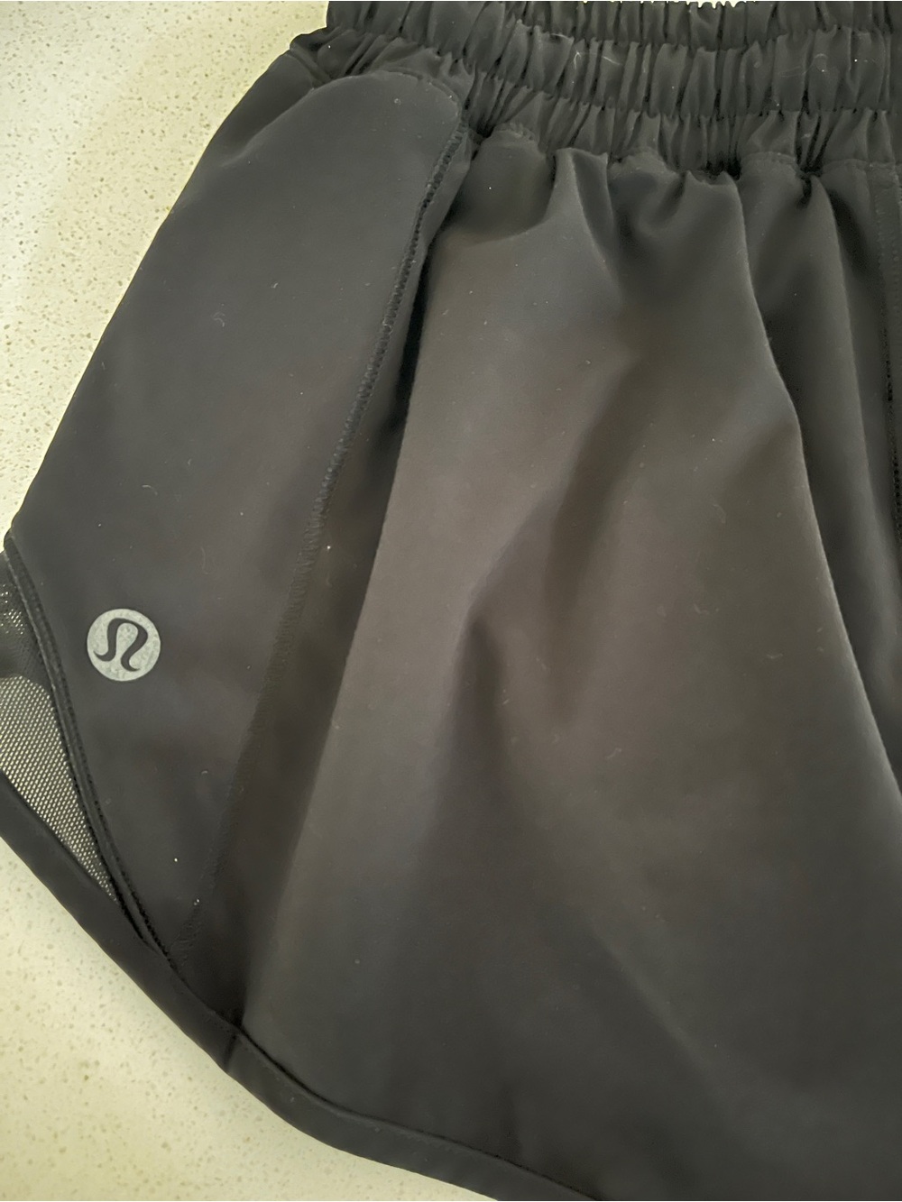 Lululemon athletica black women's size 2 hotty hot 2.5”